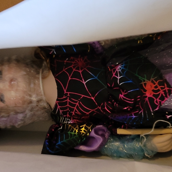 Porcelain Doll - Picture 7 of 10